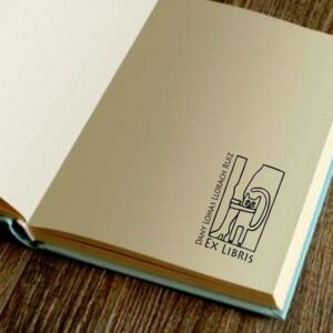 Sello libro gato abrazado